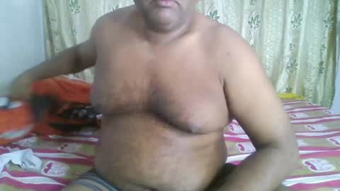 Snapshot of beargryzzly chatting on 01-11-25, 11:35 Grizzly online show from 01-11-25, 11:35