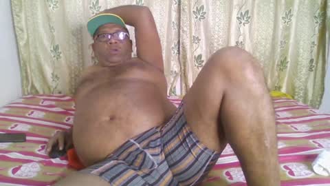 Snapshot of beargryzzly chatting on 01-12-25, 04:10 Grizzly online show from 01-12-25, 04:10