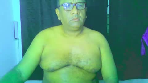 Snapshot of beargryzzly chatting on 11-17-25, 08:47 Grizzly online show from 11-17-25, 08:47