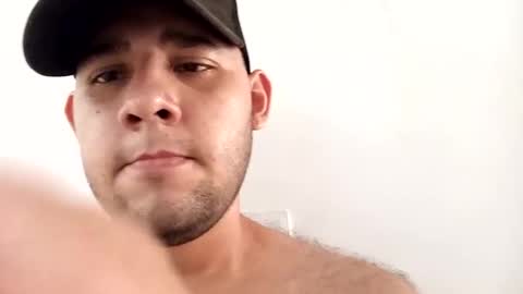 Jhon Tenjo and Sofi online show from 11-16-25, 05:40