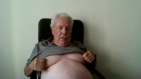 Snapshot of beatli chatting on 10-18-25, 02:51 Beat online show from 10-18-25, 02:51