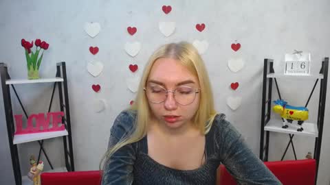 Snapshot of beatriceflyy chatting on 12-16-24, 12:16 BeatriceFlyy online show from 12-16-24, 12:16