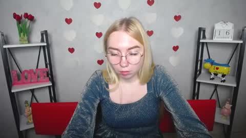 Snapshot of beatriceflyy chatting on 12-16-24, 04:38 BeatriceFlyy online show from 12-16-24, 04:38