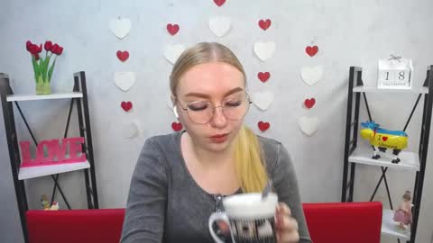 Snapshot of beatriceflyy chatting on 12-18-24, 09:14 BeatriceFlyy online show from 12-18-24, 09:14