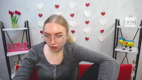 Snapshot of beatriceflyy chatting on 12-18-24, 03:33 BeatriceFlyy online show from 12-18-24, 03:33