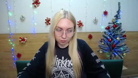 Snapshot of beatriceflyy chatting on 01-19-25, 09:44 BeatriceFlyy online show from 01-19-25, 09:44