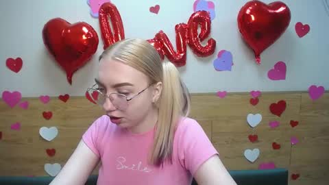 Snapshot of beatriceflyy chatting on 02-18-25, 08:27 BeatriceFlyy online show from 02-18-25, 08:27