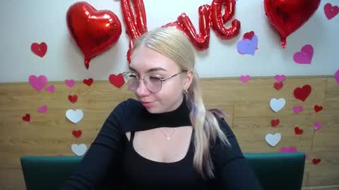 Snapshot of beatriceflyy chatting on 03-09-25, 12:09 BeatriceFlyy online show from 03-09-25, 12:09