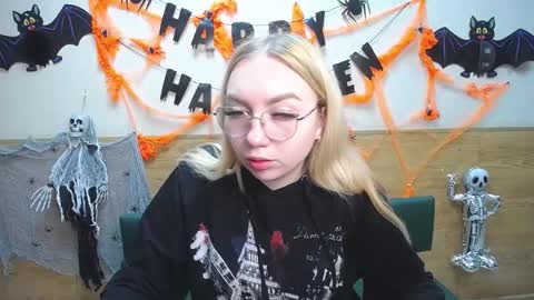 Snapshot of beatriceflyy chatting on 10-21-25, 12:50 BeatriceFlyy online show from 10-21-25, 12:50