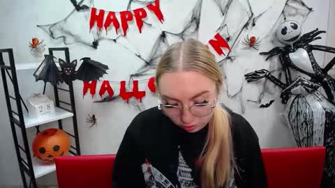 Snapshot of beatriceflyy chatting on 10-29-25, 01:02 BeatriceFlyy online show from 10-29-25, 01:02