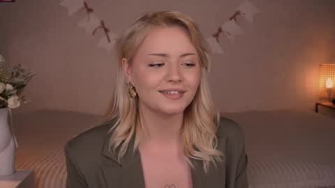 Beatrice online show from 12-22-25, 08:17