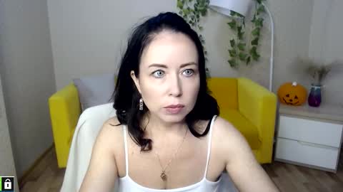 beautiful_moon3 online show from 10-28-25, 10:41