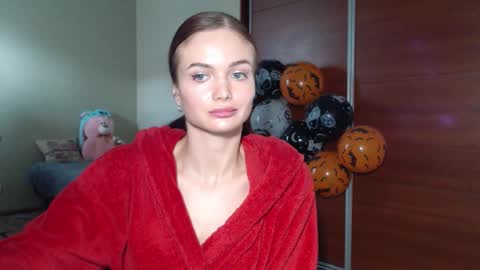 Snapshot of beauty_fruity chatting on 11-12-25, 11:10 Maria online show from 11-12-25, 11:10