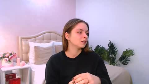 Gloria online show from 11-24-25, 01:33