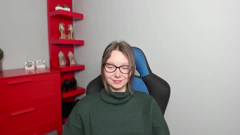 Snapshot of beautyzoexx chatting on 11-12-25, 06:36 Zoe online show from 11-12-25, 06:36