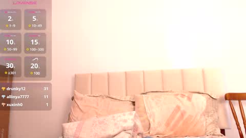Snapshot of bebe_sua chatting on 02-08-25, 01:32 Jennifer online show from 02-08-25, 01:32
