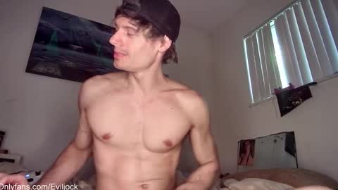 Snapshot of bebexxxdust chatting on 10-19-25, 01:34 bebe dust online show from 10-19-25, 01:34