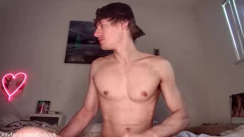 Snapshot of bebexxxdust chatting on 10-27-25, 03:38 bebe dust online show from 10-27-25, 03:38