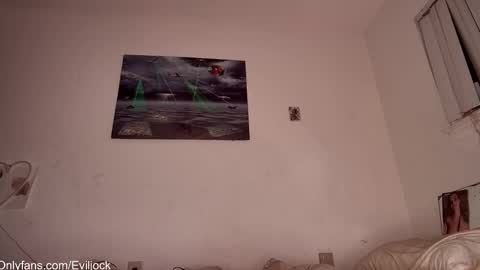 Snapshot of bebexxxdust chatting on 11-08-25, 03:29 bebe dust online show from 11-08-25, 03:29