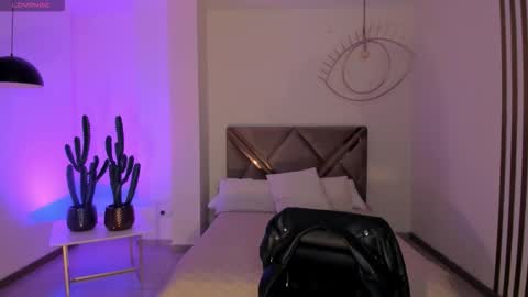 Snapshot of beccabaxter chatting on 10-12-25, 05:34 Am Becca online show from 10-12-25, 05:34