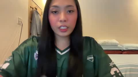 Snapshot of becinapia15 chatting on 11-16-25, 02:06 becinapia15 online show from 11-16-25, 02:06