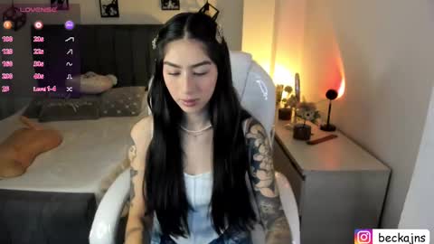 Snapshot of beck__jones chatting on 09-18-25, 01:46 Marzhie online show from 09-18-25, 01:46