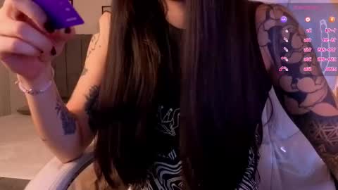 Snapshot of beck__jones chatting on 10-09-25, 01:53 Marzhie online show from 10-09-25, 01:53
