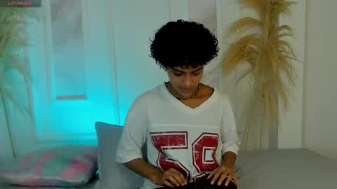 Snapshot of beckablue chatting on 02-25-26, 12:37 Beecckkkaaa online show from 02-25-26, 12:37