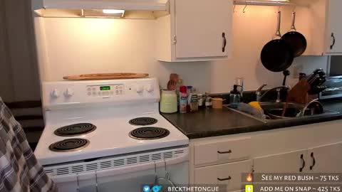 Snapshot of beckthetongue chatting on 02-27-25, 09:04 Beck the tongue online show from 02-27-25, 09:04