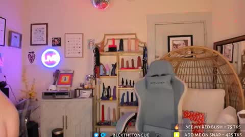 Snapshot of beckthetongue chatting on 12-03-25, 10:30 Beck the tongue online show from 12-03-25, 10:30