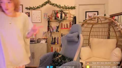 Snapshot of beckthetongue chatting on 12-17-25, 08:59 Beck the tongue online show from 12-17-25, 08:59