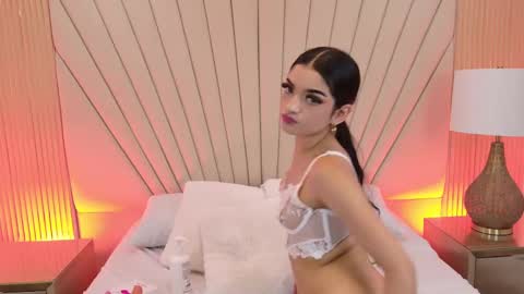 Laura Tobon online show from 09-18-25, 08:11