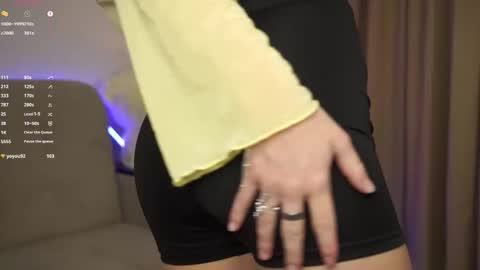 Snapshot of beckymadsons chatting on 10-20-25, 03:12 Melissa online show from 10-20-25, 03:12