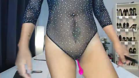 Bee if you ever see the girl who can take 12 inch all the way inside the ass try me online show from 01-13-26, 01:55