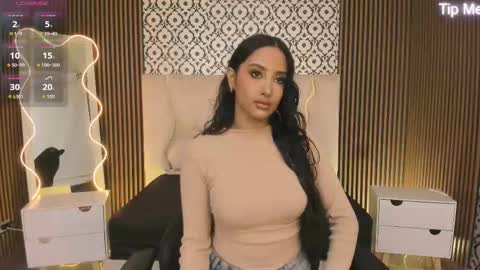 Snapshot of beella_tay1 chatting on 10-22-25, 01:33 BELLA online show from 10-22-25, 01:33