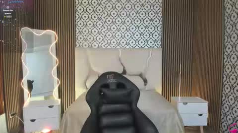 Snapshot of beella_tay1 chatting on 10-26-25, 12:33 BELLA online show from 10-26-25, 12:33