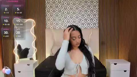 Snapshot of beella_tay1 chatting on 11-12-25, 03:34 BELLA online show from 11-12-25, 03:34