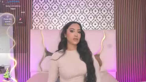 Snapshot of beella_tay1 chatting on 11-17-25, 08:03 BELLA online show from 11-17-25, 08:03