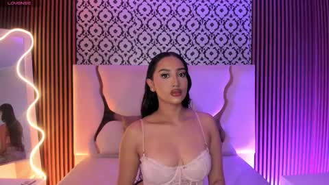 Snapshot of beella_tay1 chatting on 02-11-26, 11:48 BELLA online show from 02-11-26, 11:48