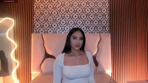 Snapshot of beella_tay1 chatting on 02-19-26, 12:56 BELLA online show from 02-19-26, 12:56