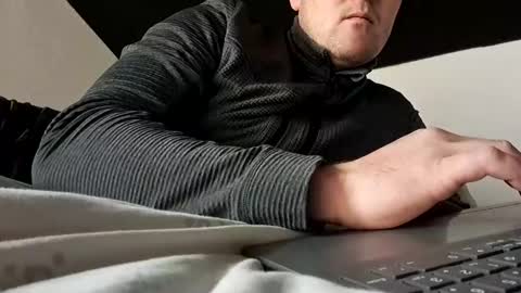 Snapshot of beenee3 chatting on 12-30-24, 08:43 beenee3 online show from 12-30-24, 08:43