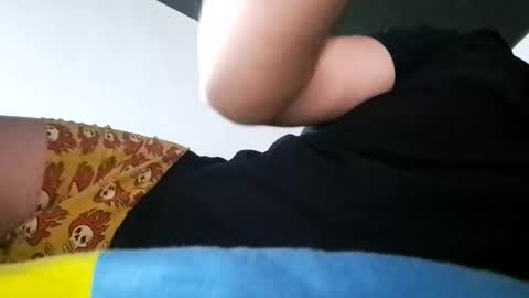 Snapshot of beenee3 chatting on 01-08-25, 12:05 beenee3 online show from 01-08-25, 12:05