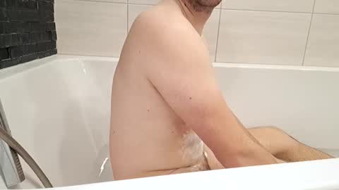 Snapshot of beenee3 chatting on 02-17-25, 08:30 beenee3 online show from 02-17-25, 08:30