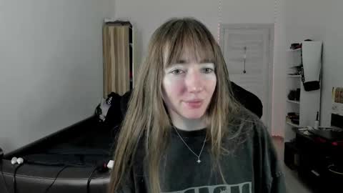 Lisa online show from 10-05-25, 03:43