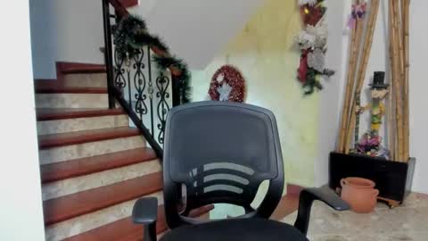 independent model online show from 12-19-25, 04:30