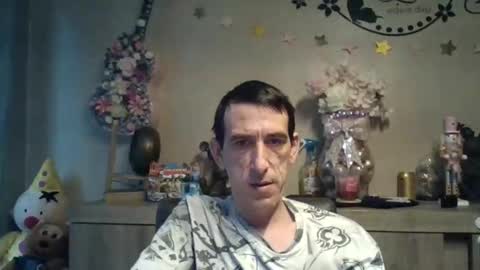 Snapshot of belgianboy33 chatting on 11-14-25, 08:35 Dreamcock online show from 11-14-25, 08:35