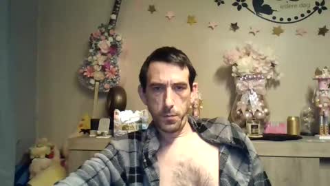 Snapshot of belgianboy33 chatting on 11-20-25, 05:29 Dreamcock online show from 11-20-25, 05:29