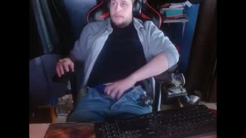 Snapshot of belgiandudeantwerp chatting on 10-16-25, 11:44 Belgian Dude online show from 10-16-25, 11:44