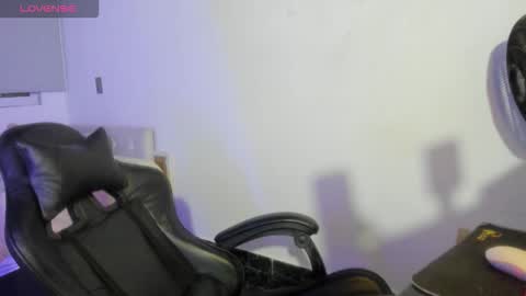 Snapshot of bella11_pm chatting on 02-12-26, 01:00 bella11_pm online show from 02-12-26, 01:00