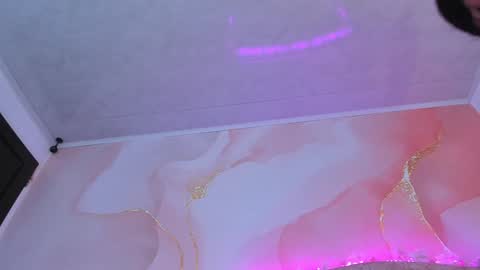 Snapshot of bella__sweets chatting on 01-20-25, 10:15 Melanie online show from 01-20-25, 10:15